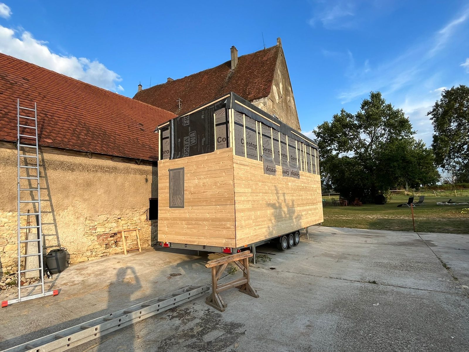 Tiny House mit Wintergarten und großen Glasflächen
